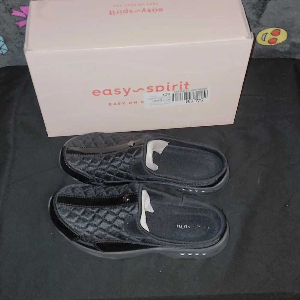 Easy Spirit Slip ons - Picture 4 of 4